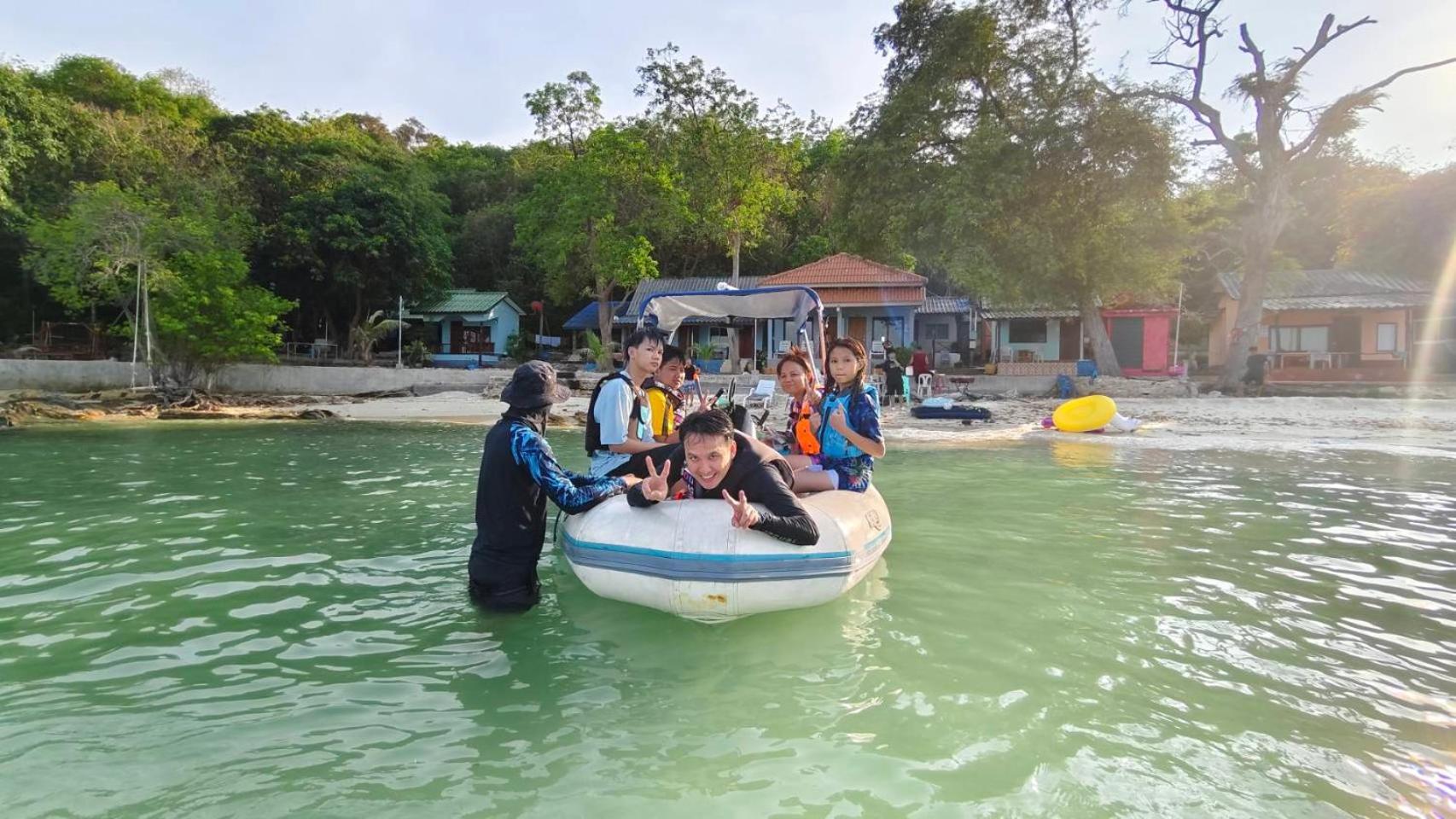 ลุงดำฮัทบีช Hotel Koh Samet Bagian luar foto